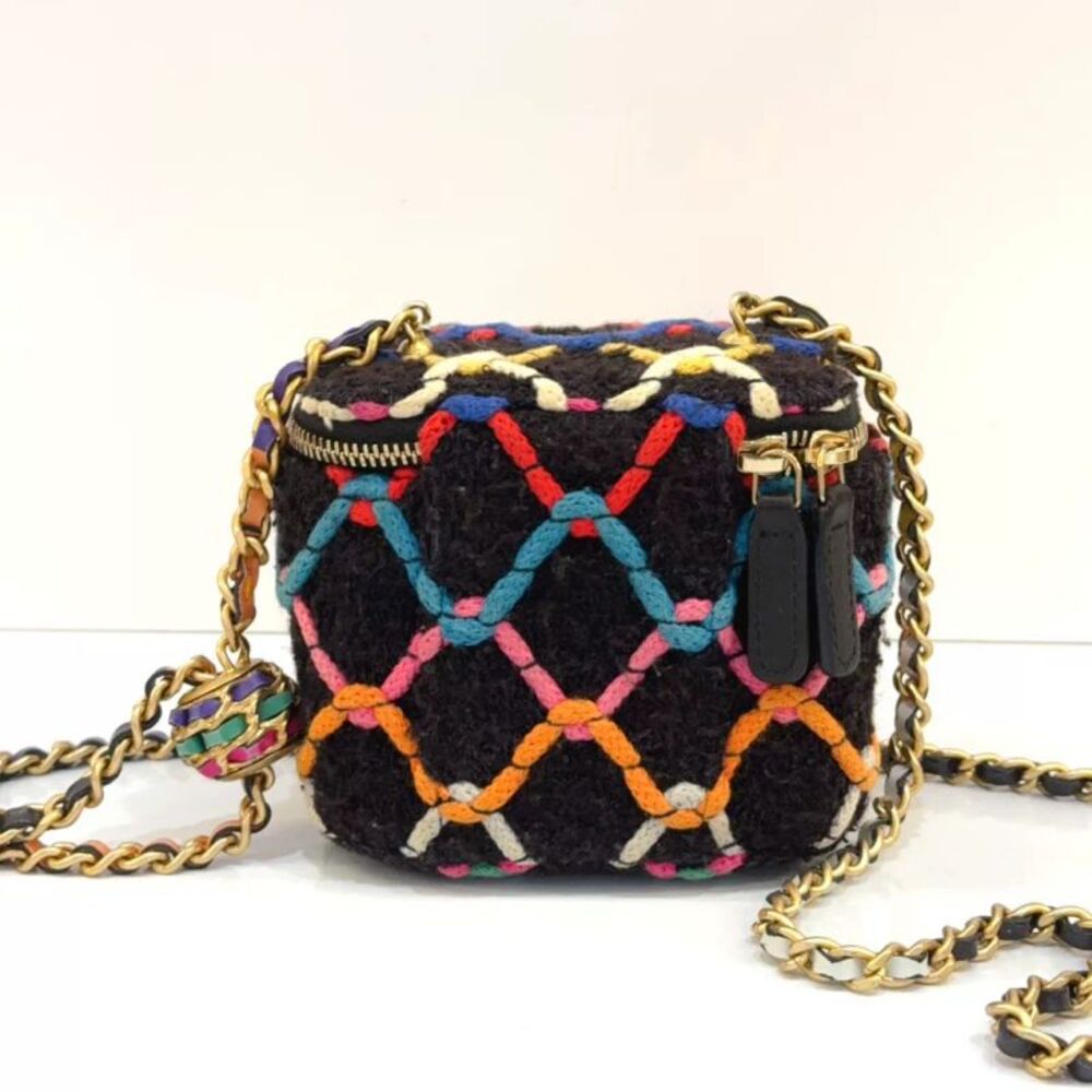 Chanel Women Pre-Loved Bag Very Good Condition - Picture 4 of 9